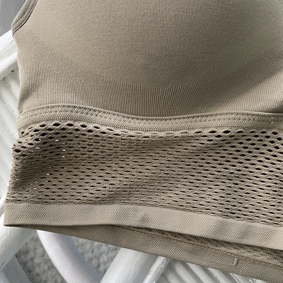 Like New! As PINK VS Cool & Comfy Sports Bra S - Picture 6 of 10